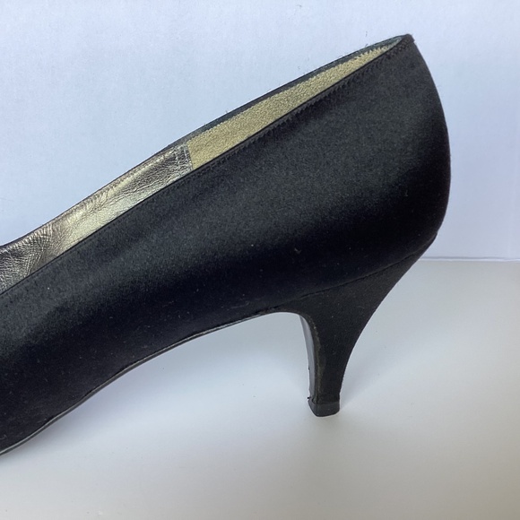 2/$60 Bonwit Teller Dress Pumps. Size: 8 1/2 M Color: Black - - Picture 9 of 10